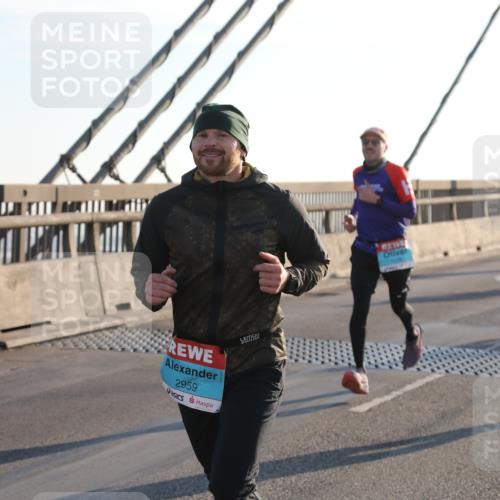03.10.2025 - Köhlbrandbrückenlauf Yannick Fuchs http://msf.ph/oto/9175933 03.10.2025 08:25:12 Position 1 2959 meine-sportfotos.de