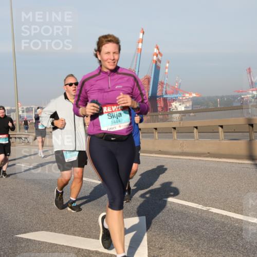 03.10.2025 - Köhlbrandbrückenlauf Yannick Fuchs http://msf.ph/oto/9175944 03.10.2025 08:45:54 Position 2 3392, 1444 meine-sportfotos.de