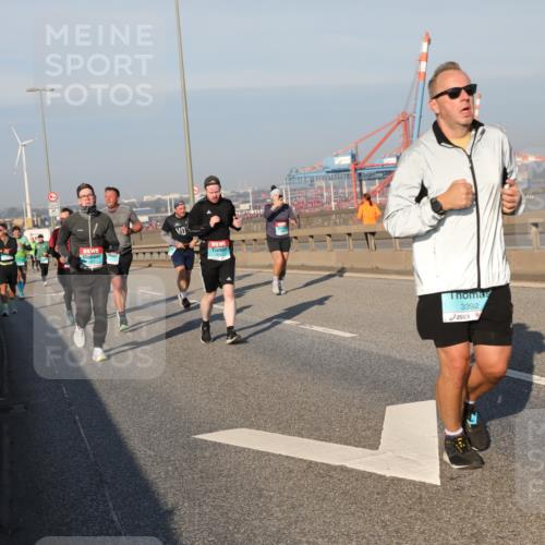 03.10.2025 - Köhlbrandbrückenlauf Yannick Fuchs http://msf.ph/oto/9175957 03.10.2025 08:45:56 Position 2 3392 meine-sportfotos.de