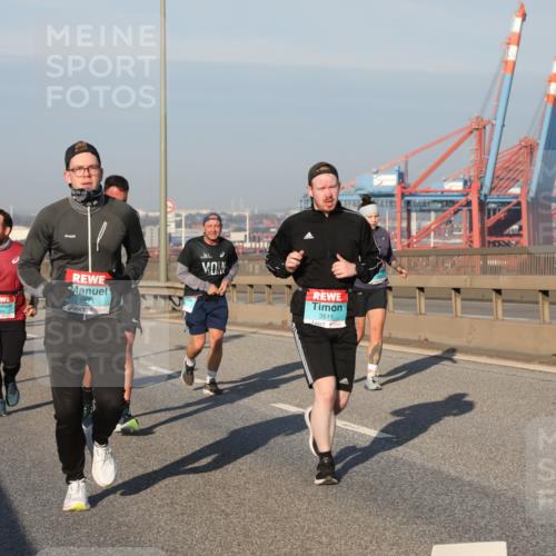 03.10.2025 - Köhlbrandbrückenlauf Yannick Fuchs http://msf.ph/oto/9175967 03.10.2025 08:45:57 Position 2 1871, 3515 meine-sportfotos.de