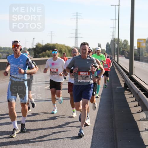 03.10.2025 - Köhlbrandbrückenlauf Yannick Fuchs http://msf.ph/oto/9175968 03.10.2025 11:13:17 Position 3 4041, 6151 meine-sportfotos.de