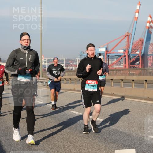 03.10.2025 - Köhlbrandbrückenlauf Yannick Fuchs http://msf.ph/oto/9175969 03.10.2025 08:45:57 Position 2 1871, 3515 meine-sportfotos.de