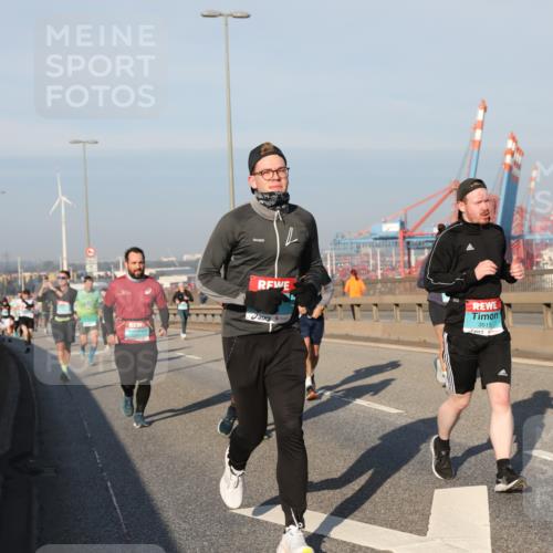 03.10.2025 - Köhlbrandbrückenlauf Yannick Fuchs http://msf.ph/oto/9175975 03.10.2025 08:45:58 Position 2 3515 meine-sportfotos.de