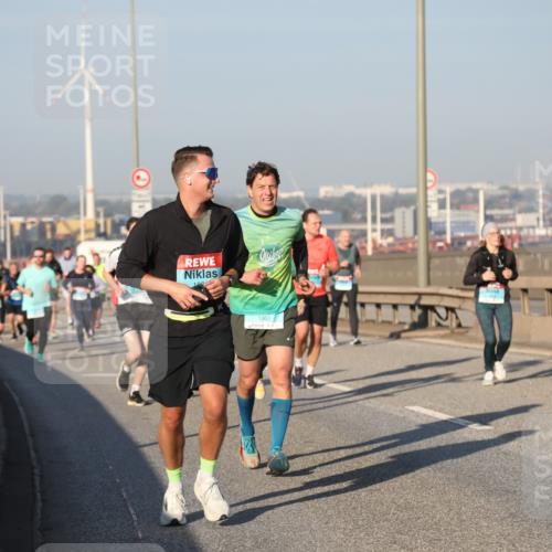 03.10.2025 - Köhlbrandbrückenlauf Yannick Fuchs http://msf.ph/oto/9176005 03.10.2025 08:46:02 Position 2 1362 meine-sportfotos.de