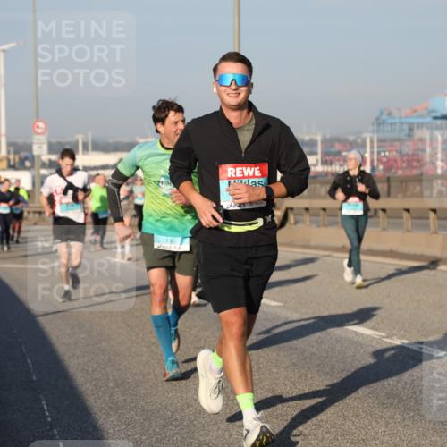 03.10.2025 - Köhlbrandbrückenlauf Yannick Fuchs http://msf.ph/oto/9176022 03.10.2025 08:46:03 Position 2 1362 meine-sportfotos.de