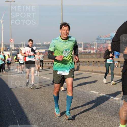 03.10.2025 - Köhlbrandbrückenlauf Yannick Fuchs http://msf.ph/oto/9176032 03.10.2025 08:46:04 Position 2 44, 1362, 1621 meine-sportfotos.de