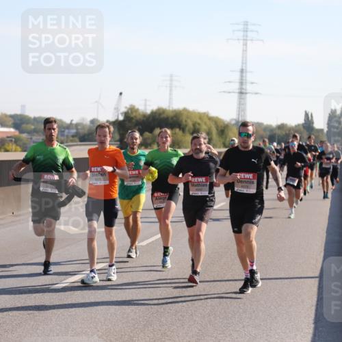 03.10.2025 - Köhlbrandbrückenlauf Yannick Fuchs http://msf.ph/oto/9176041 03.10.2025 11:13:27 Position 3 4078, 4042, 4079 meine-sportfotos.de
