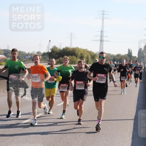 03.10.2025 - Köhlbrandbrückenlauf Yannick Fuchs http://msf.ph/oto/9176044 03.10.2025 11:13:27 Position 3 4078, 4042, 4079 meine-sportfotos.de