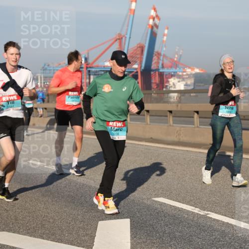 03.10.2025 - Köhlbrandbrückenlauf Yannick Fuchs http://msf.ph/oto/9176052 03.10.2025 08:46:07 Position 2 1151, 3238, 1844 meine-sportfotos.de