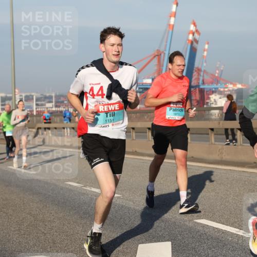 03.10.2025 - Köhlbrandbrückenlauf Yannick Fuchs http://msf.ph/oto/9176061 03.10.2025 08:46:07 Position 2 44, 1151, 1973, 3238 meine-sportfotos.de