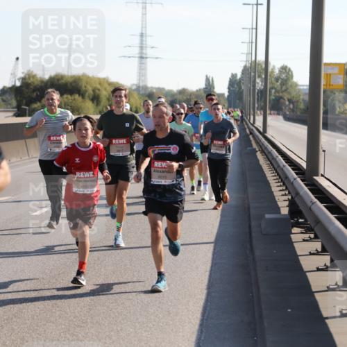 03.10.2025 - Köhlbrandbrückenlauf Yannick Fuchs http://msf.ph/oto/9176079 03.10.2025 11:13:34 Position 3 107, 4150, 6817, 6015 meine-sportfotos.de