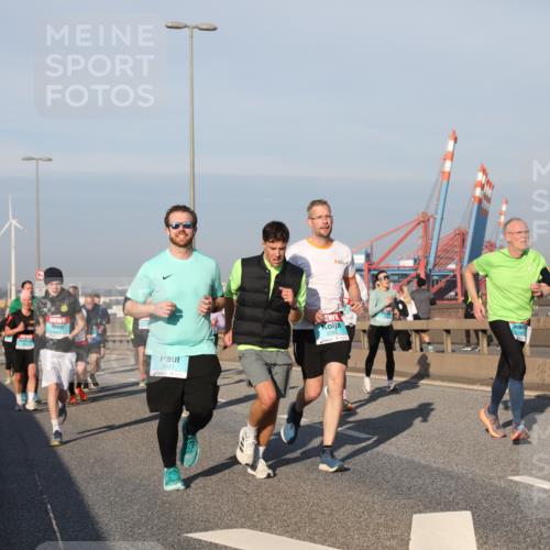 03.10.2025 - Köhlbrandbrückenlauf Yannick Fuchs http://msf.ph/oto/9176088 03.10.2025 08:46:12 Position 2 2077 meine-sportfotos.de