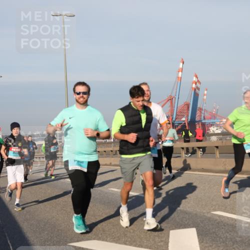 03.10.2025 - Köhlbrandbrückenlauf Yannick Fuchs http://msf.ph/oto/9176098 03.10.2025 08:46:13 Position 2 3643 meine-sportfotos.de