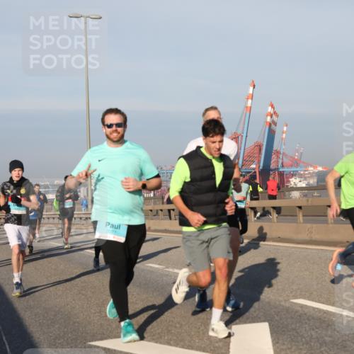 03.10.2025 - Köhlbrandbrückenlauf Yannick Fuchs http://msf.ph/oto/9176102 03.10.2025 08:46:13 Position 2 3643, 2077 meine-sportfotos.de