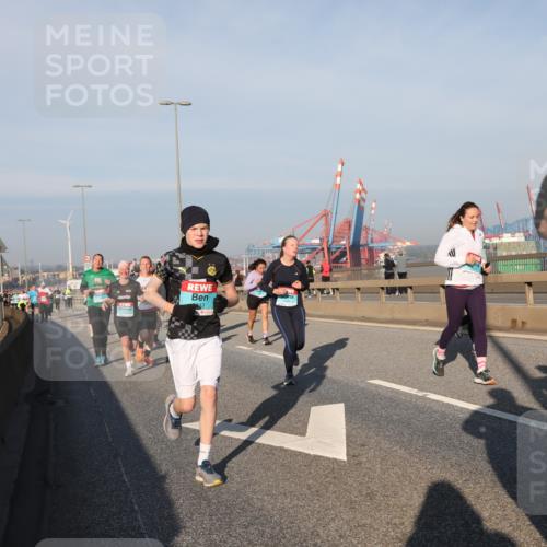 03.10.2025 - Köhlbrandbrückenlauf Yannick Fuchs http://msf.ph/oto/9176115 03.10.2025 08:46:15 Position 2 43 meine-sportfotos.de