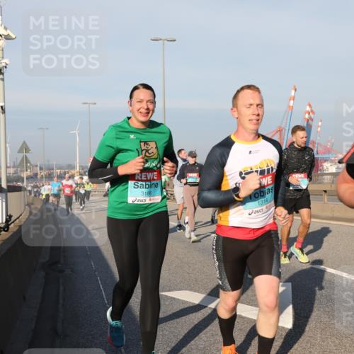 03.10.2025 - Köhlbrandbrückenlauf Yannick Fuchs http://msf.ph/oto/9176146 03.10.2025 08:46:18 Position 2 3186, 1314, 1272 meine-sportfotos.de