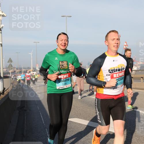 03.10.2025 - Köhlbrandbrückenlauf Yannick Fuchs http://msf.ph/oto/9176149 03.10.2025 08:46:18 Position 2 3186, 1314 meine-sportfotos.de