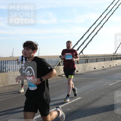 03.10.2025 - Köhlbrandbrückenlauf Yannick Fuchs http://msf.ph/oto/9176162 03.10.2025 08:25:33 Position 1 2901, 1309 meine-sportfotos.de