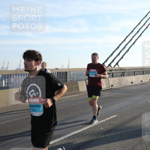 03.10.2025 - Köhlbrandbrückenlauf Yannick Fuchs http://msf.ph/oto/9176166 03.10.2025 08:25:33 Position 1 2901, 1309 meine-sportfotos.de