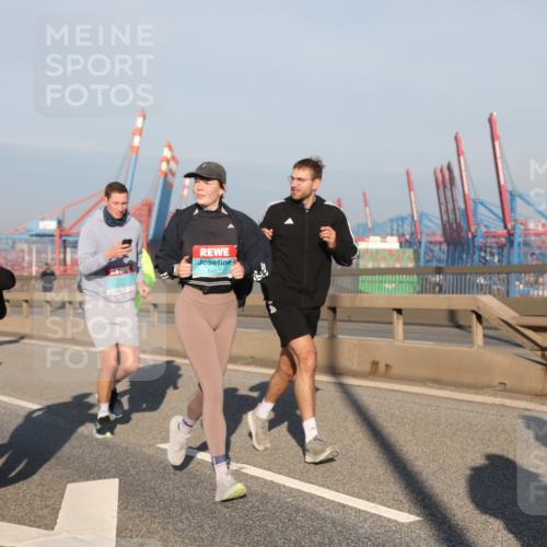 03.10.2025 - Köhlbrandbrückenlauf Yannick Fuchs http://msf.ph/oto/9176168 03.10.2025 08:46:20 Position 2 1627, 1487 meine-sportfotos.de