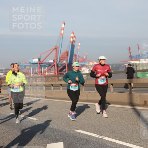 03.10.2025 - Köhlbrandbrückenlauf Yannick Fuchs http://msf.ph/oto/9176231 03.10.2025 08:46:29 Position 2 3459, 1418 meine-sportfotos.de