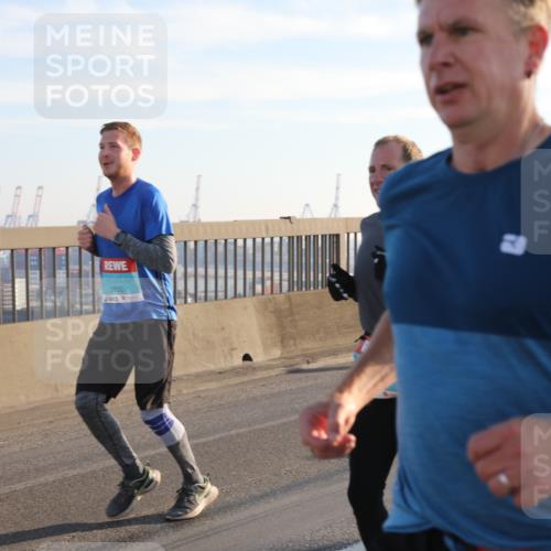 03.10.2025 - Köhlbrandbrückenlauf Yannick Fuchs http://msf.ph/oto/9176264 03.10.2025 08:25:42 Position 1 3830 meine-sportfotos.de