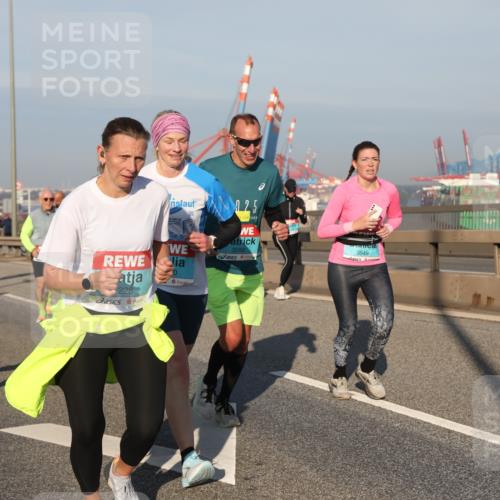 03.10.2025 - Köhlbrandbrückenlauf Yannick Fuchs http://msf.ph/oto/9176266 03.10.2025 08:46:33 Position 2 228, 25, 0, 3550, 3549 meine-sportfotos.de