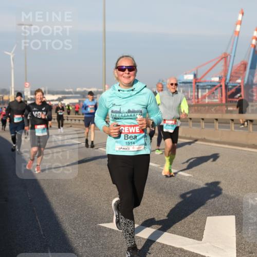 03.10.2025 - Köhlbrandbrückenlauf Yannick Fuchs http://msf.ph/oto/9176277 03.10.2025 08:46:34 Position 2 21, 0975, 1514 meine-sportfotos.de