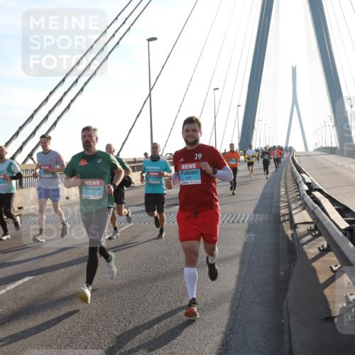 03.10.2025 - Köhlbrandbrückenlauf Yannick Fuchs http://msf.ph/oto/9176280 03.10.2025 08:25:44 Position 1 1105, 19, 3521 meine-sportfotos.de