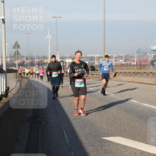 03.10.2025 - Köhlbrandbrückenlauf Yannick Fuchs http://msf.ph/oto/9176289 03.10.2025 08:46:35 Position 2 771, 35 meine-sportfotos.de