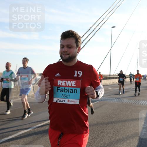 03.10.2025 - Köhlbrandbrückenlauf Yannick Fuchs http://msf.ph/oto/9176295 03.10.2025 08:25:45 Position 1 19, 3521 meine-sportfotos.de