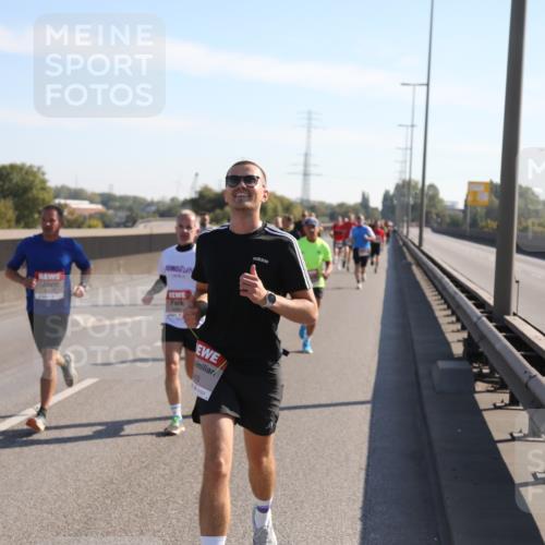 03.10.2025 - Köhlbrandbrückenlauf Yannick Fuchs http://msf.ph/oto/9176305 03.10.2025 11:14:01 Position 3 10 meine-sportfotos.de