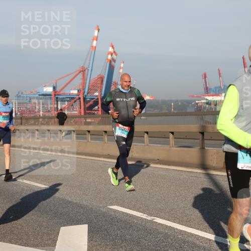 03.10.2025 - Köhlbrandbrückenlauf Yannick Fuchs http://msf.ph/oto/9176306 03.10.2025 08:46:37 Position 2 1771, 2126, 3528 meine-sportfotos.de