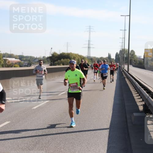03.10.2025 - Köhlbrandbrückenlauf Yannick Fuchs http://msf.ph/oto/9176307 03.10.2025 11:14:02 Position 3 15, 2025, 5967, 4084 meine-sportfotos.de
