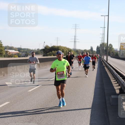 03.10.2025 - Köhlbrandbrückenlauf Yannick Fuchs http://msf.ph/oto/9176309 03.10.2025 11:14:02 Position 3 2025 meine-sportfotos.de