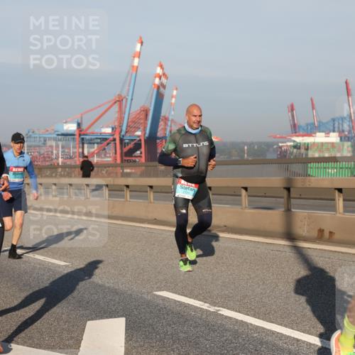 03.10.2025 - Köhlbrandbrückenlauf Yannick Fuchs http://msf.ph/oto/9176310 03.10.2025 08:46:37 Position 2 2126, 1771, 3528 meine-sportfotos.de