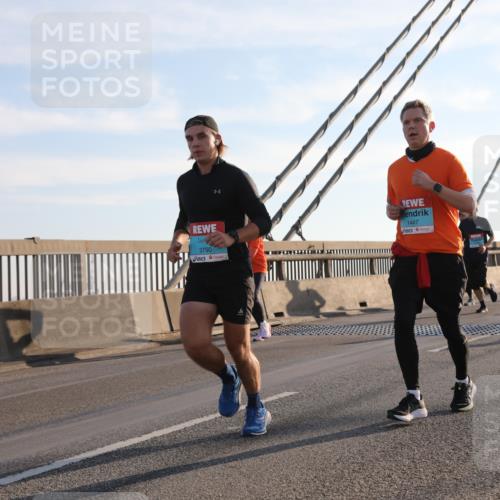 03.10.2025 - Köhlbrandbrückenlauf Yannick Fuchs http://msf.ph/oto/9176317 03.10.2025 08:25:48 Position 1 3790, 1447 meine-sportfotos.de