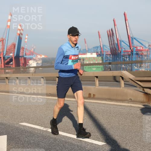 03.10.2025 - Köhlbrandbrückenlauf Yannick Fuchs http://msf.ph/oto/9176337 03.10.2025 08:46:39 Position 2 31 meine-sportfotos.de