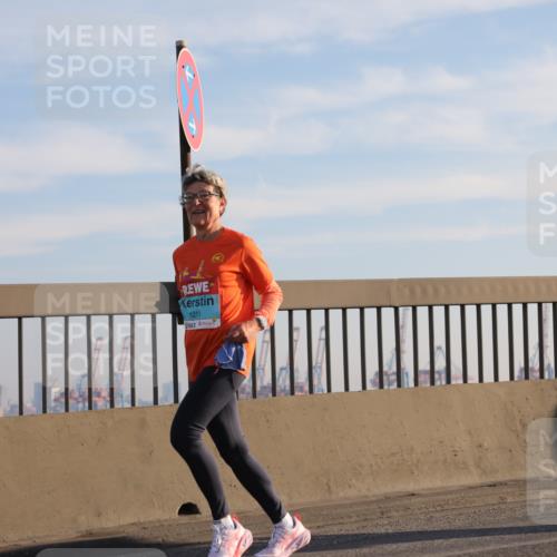 03.10.2025 - Köhlbrandbrückenlauf Yannick Fuchs http://msf.ph/oto/9176345 03.10.2025 08:25:50 Position 1 1211 meine-sportfotos.de
