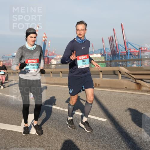 03.10.2025 - Köhlbrandbrückenlauf Yannick Fuchs http://msf.ph/oto/9176388 03.10.2025 08:46:44 Position 2 1438, 1439 meine-sportfotos.de