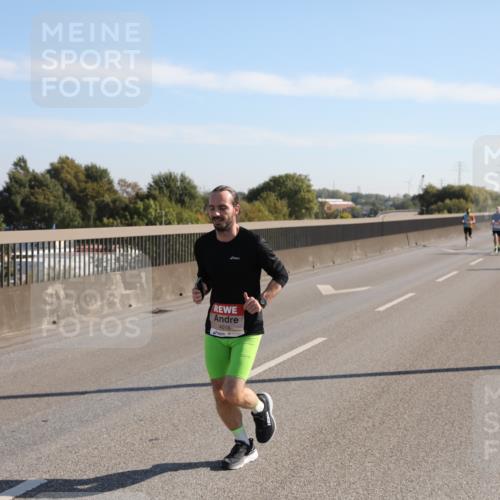 03.10.2025 - Köhlbrandbrückenlauf Yannick Fuchs http://msf.ph/oto/9176403 03.10.2025 11:14:12 Position 3 4016 meine-sportfotos.de