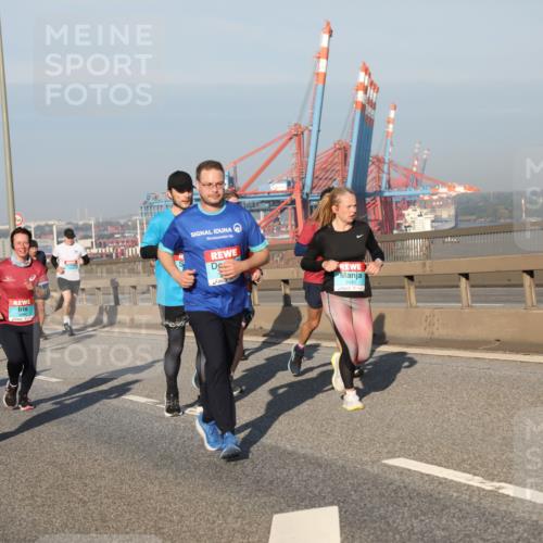 03.10.2025 - Köhlbrandbrückenlauf Yannick Fuchs http://msf.ph/oto/9176410 03.10.2025 08:46:46 Position 2 604, 3445 meine-sportfotos.de