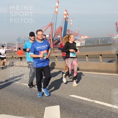 03.10.2025 - Köhlbrandbrückenlauf Yannick Fuchs http://msf.ph/oto/9176416 03.10.2025 08:46:46 Position 2 1604, 3445 meine-sportfotos.de