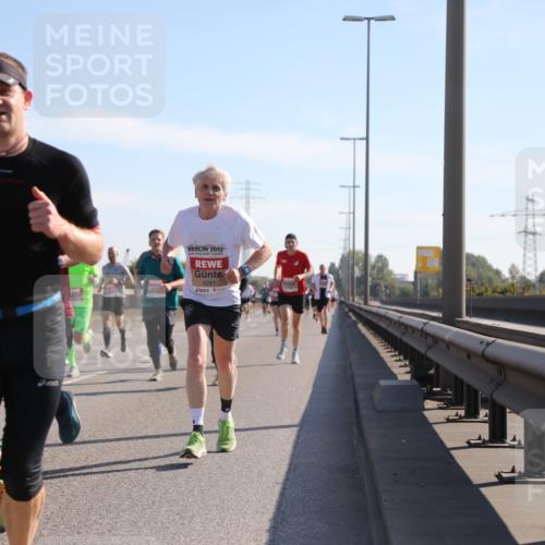 03.10.2025 - Köhlbrandbrückenlauf Yannick Fuchs http://msf.ph/oto/9176478 03.10.2025 11:14:22 Position 3 2012, 4261 meine-sportfotos.de