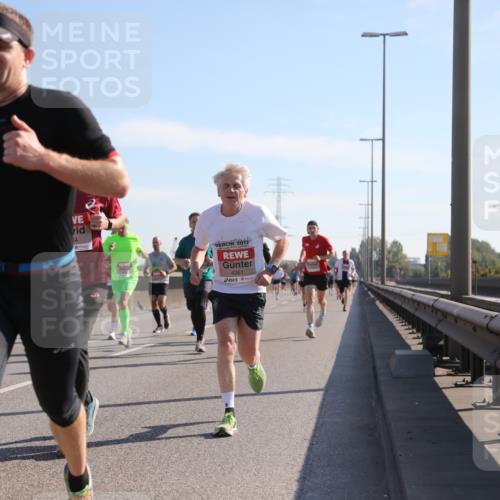 03.10.2025 - Köhlbrandbrückenlauf Yannick Fuchs http://msf.ph/oto/9176481 03.10.2025 11:14:22 Position 3 54, 2012, 4261 meine-sportfotos.de