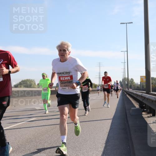 03.10.2025 - Köhlbrandbrückenlauf Yannick Fuchs http://msf.ph/oto/9176486 03.10.2025 11:14:23 Position 3 4554, 2012, 2012, 4261 meine-sportfotos.de