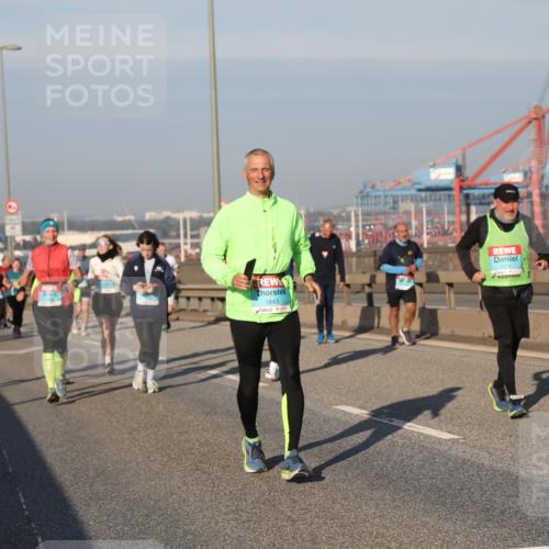 03.10.2025 - Köhlbrandbrückenlauf Yannick Fuchs http://msf.ph/oto/9176488 03.10.2025 08:46:52 Position 2 1843, 1674 meine-sportfotos.de