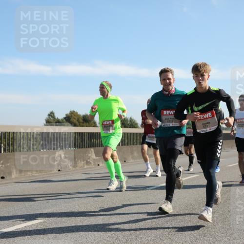 03.10.2025 - Köhlbrandbrückenlauf Yannick Fuchs http://msf.ph/oto/9176497 03.10.2025 11:14:24 Position 3 6714, 6715, 6718 meine-sportfotos.de