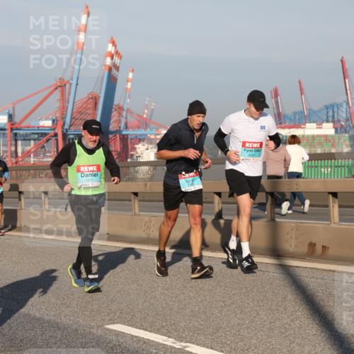 03.10.2025 - Köhlbrandbrückenlauf Yannick Fuchs http://msf.ph/oto/9176498 03.10.2025 08:46:52 Position 2 1843, 1674, 3157, 3780, 0 meine-sportfotos.de