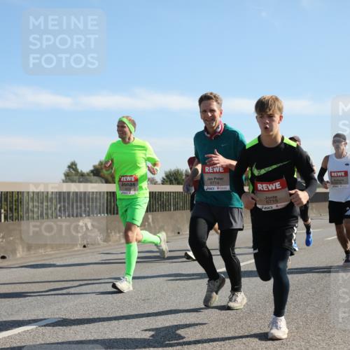 03.10.2025 - Köhlbrandbrückenlauf Yannick Fuchs http://msf.ph/oto/9176500 03.10.2025 11:14:24 Position 3 6714, 6715, 6718 meine-sportfotos.de